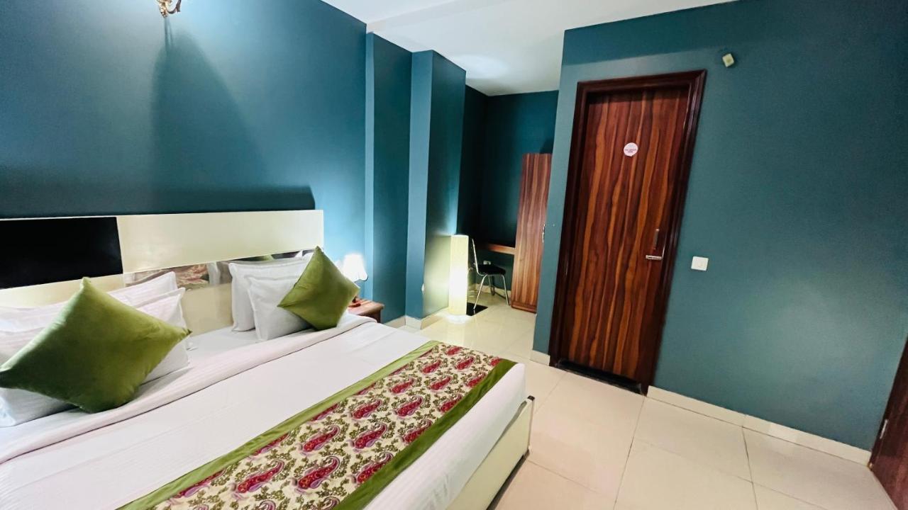 Qotel Hotel Church House Rohini Sector 15 Delhi  Dış mekan fotoğraf